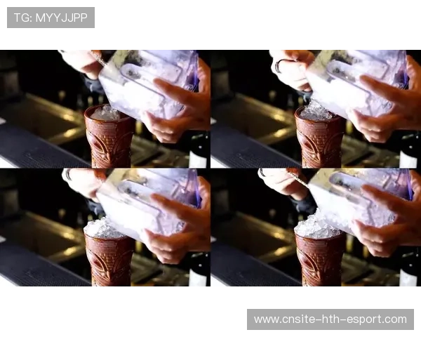 职业调酒师的平衡：他是如何通过冰块的融化速度控制鸡尾酒口感的