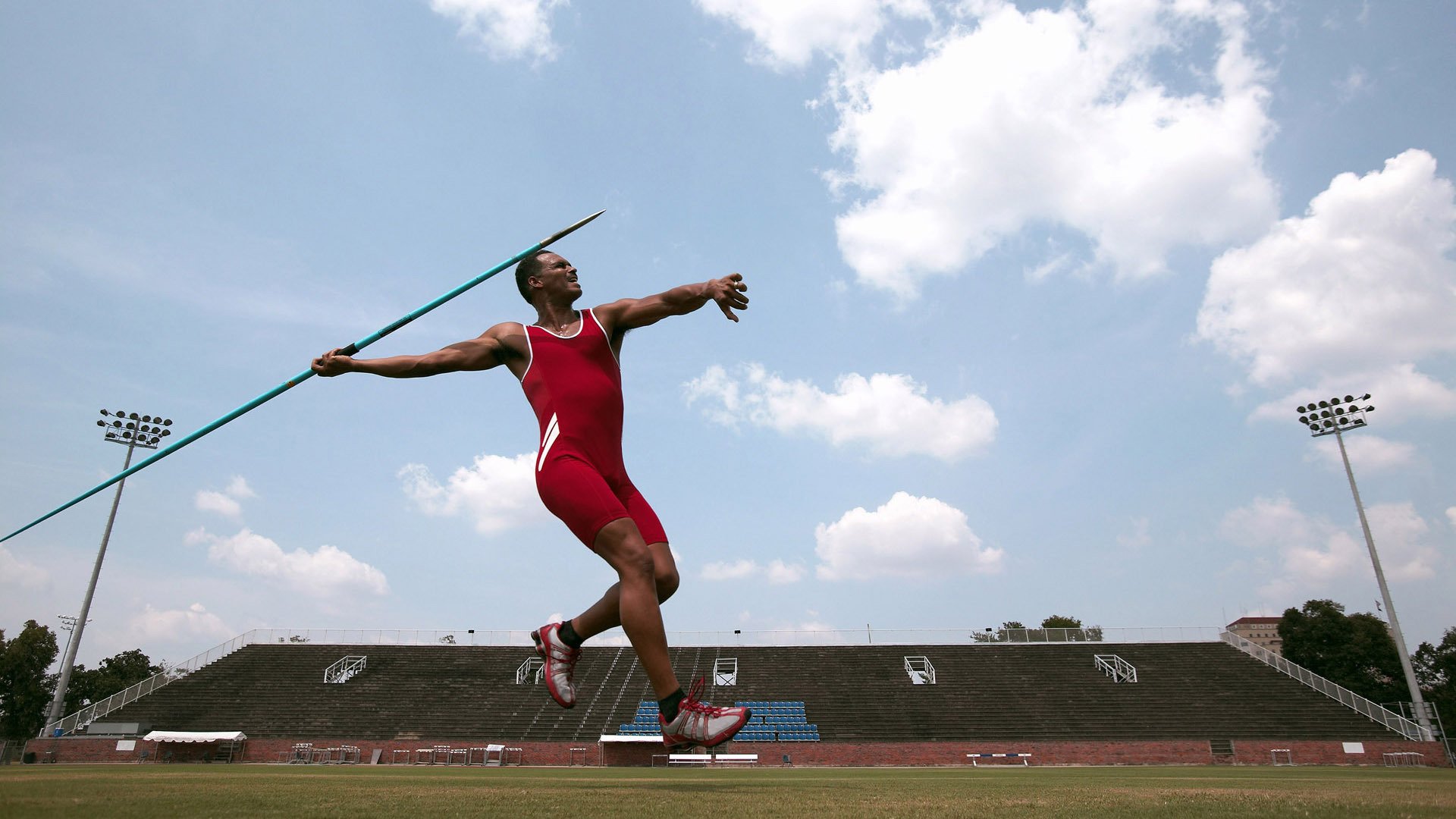 篮球让中国的青春更加闪耀，篮球让我们点燃着激情与梦想